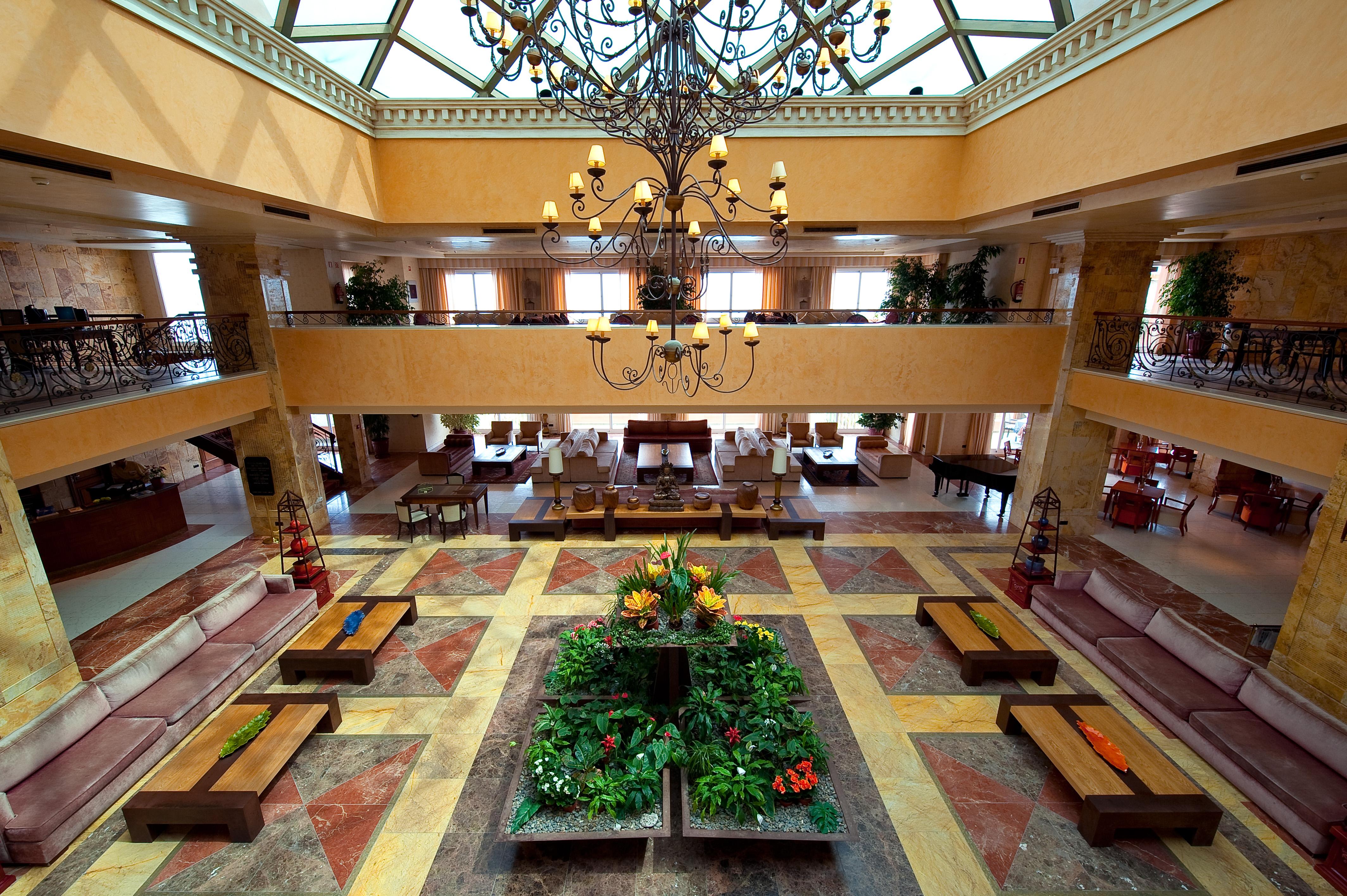 Elba Estepona Gran Hotel & Thalasso Spa Exterior foto The lobby of the hotel