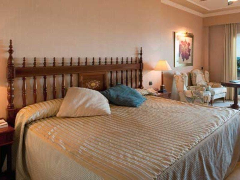 Elba Estepona Gran Hotel & Thalasso Spa Exterior foto A bedroom at the hotel