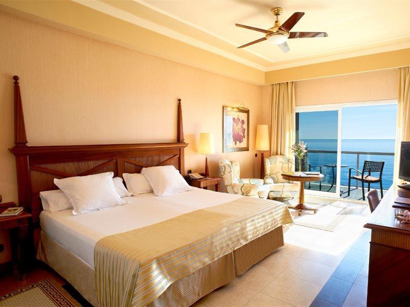 Elba Estepona Gran Hotel & Thalasso Spa Exterior foto A room at the hotel