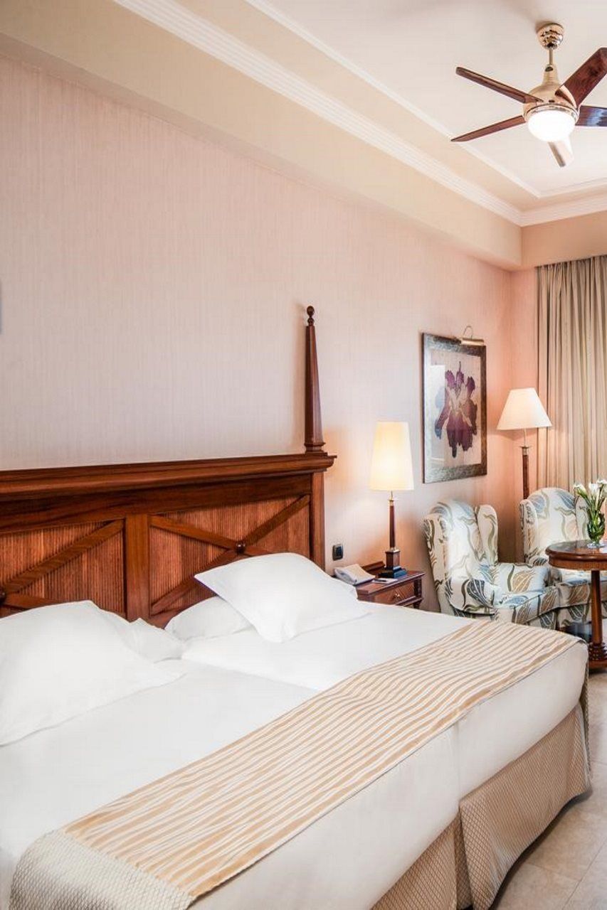 Elba Estepona Gran Hotel & Thalasso Spa Exterior foto A room at the hotel