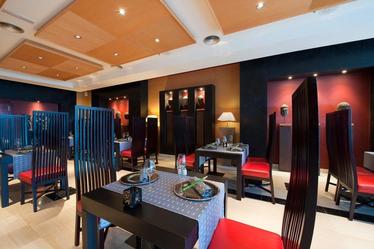 Elba Estepona Gran Hotel & Thalasso Spa Exterior foto The interior of the restaurant